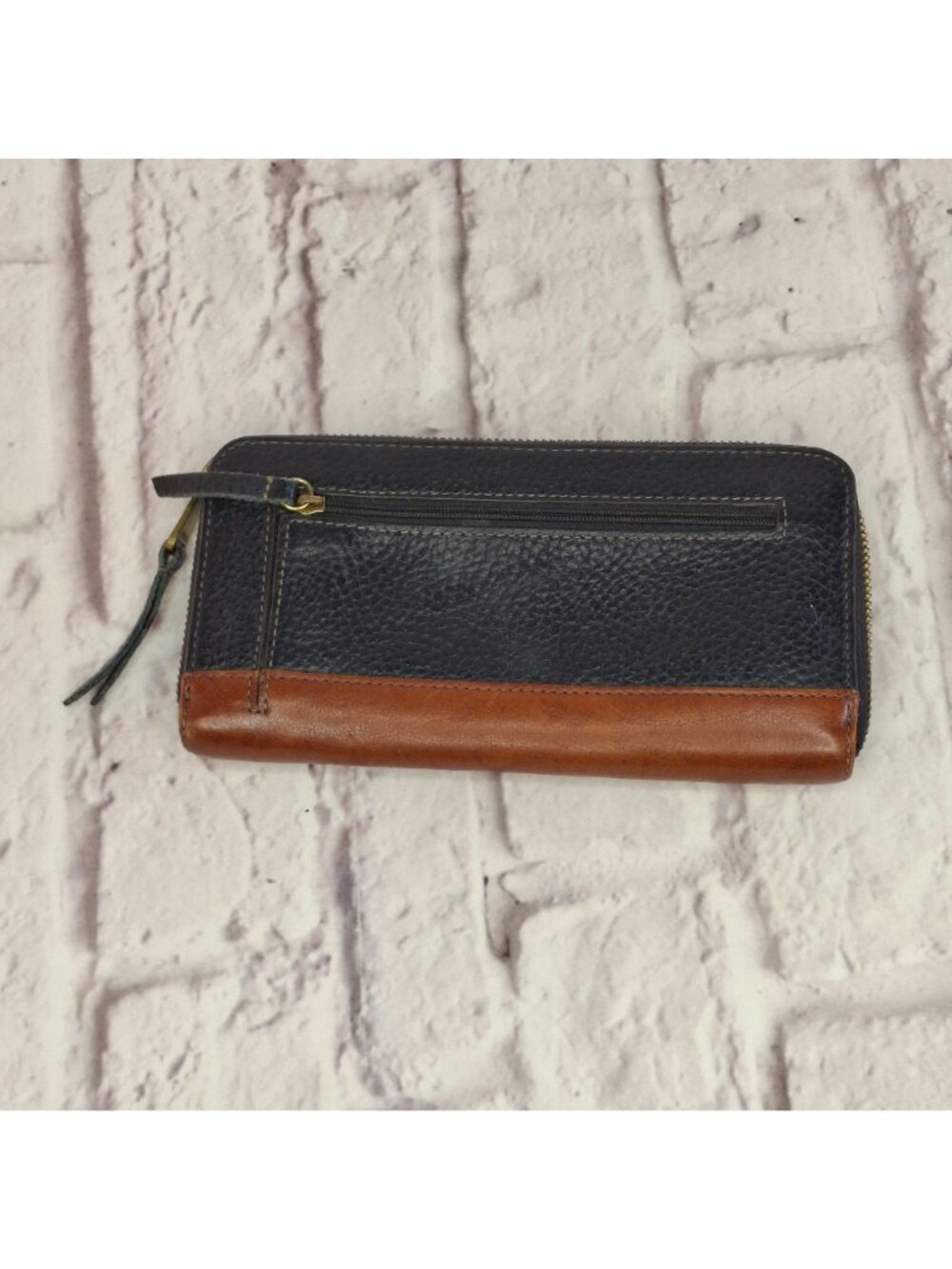 Fossil Womens Wallet W/ Card Slots & Coin Pocket Black & Brown Leather Zip-Aroun - Picture 2 of 8
